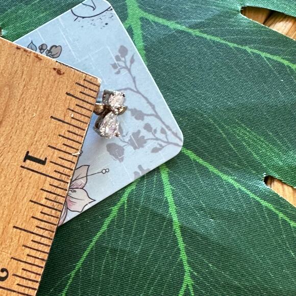 BOGO FREE ANGEL POST PEIRCED EARRINGS CRYSTAL CENTER - Picture 5 of 5